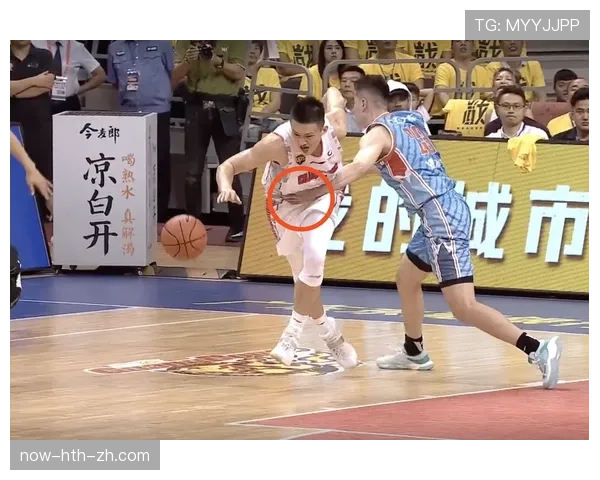 危险动作判罚要点：何时构成犯规并判间接任意球