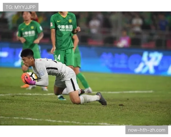 冲撞门将判罚标准解析：何时算犯规何时算合理身体对抗