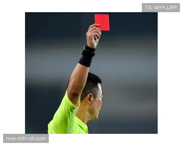 点球判罚为何总引发争议？关键在犯规动作的“可判可不判”区间